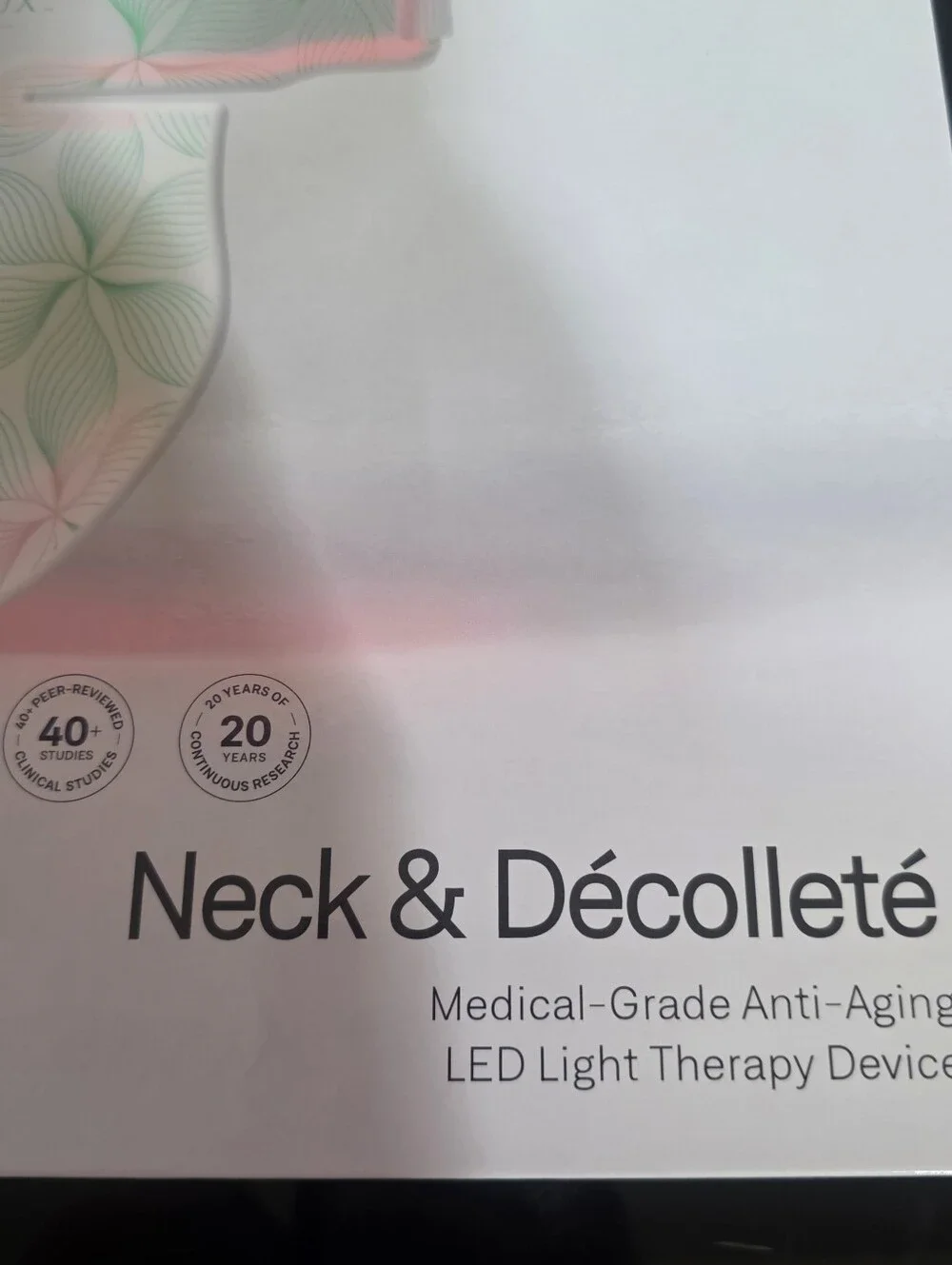 OMNILUX Contour Neck & Decollete - LED Light Therapy - NEW